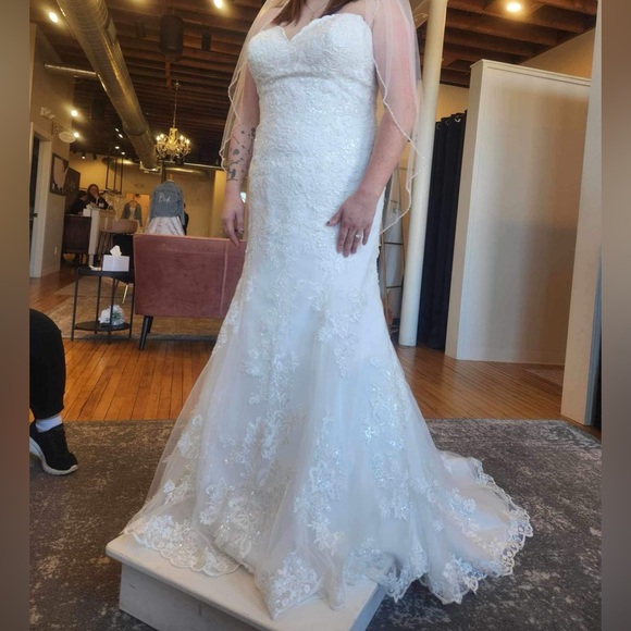 FIRM ON PRICE | Stella York MODEST A-LINE WEDDING DRESS WITH FLORAL LACE - Picture 5 of 5